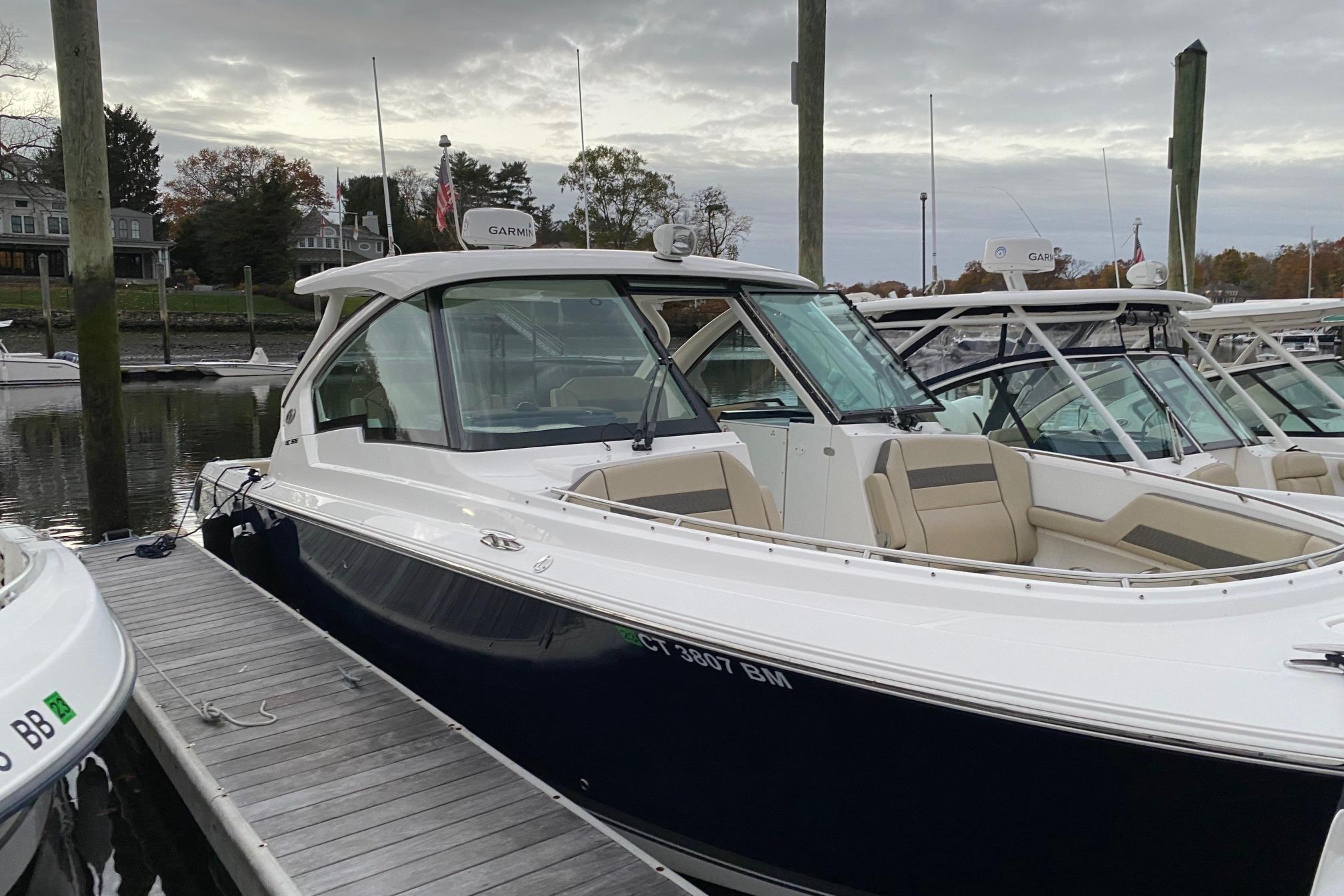 2021 Pursuit DC 326 Dual Console