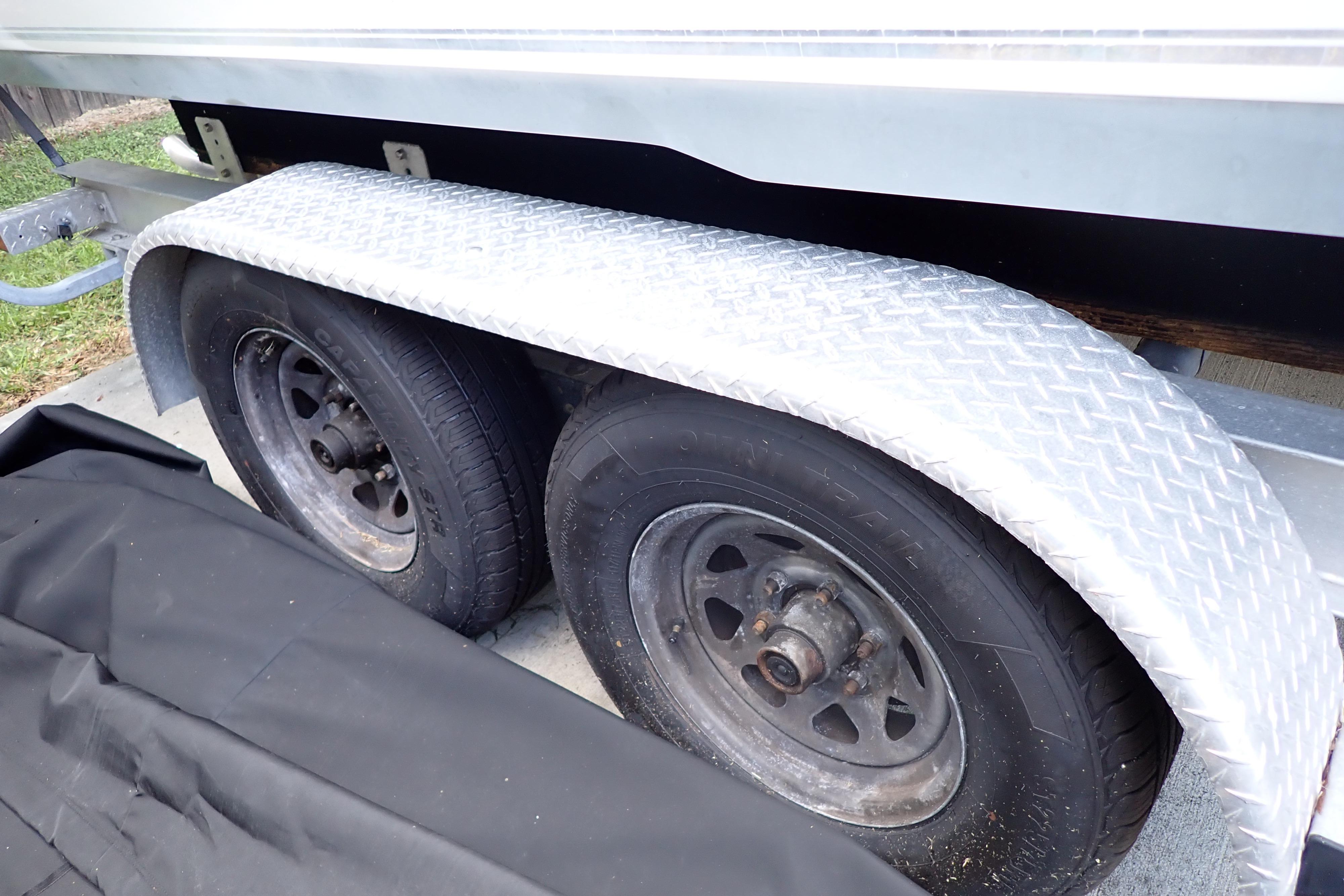 Trailer wheels of a 2019 Key West 263 FS boat, featuring diamond plate fenders.