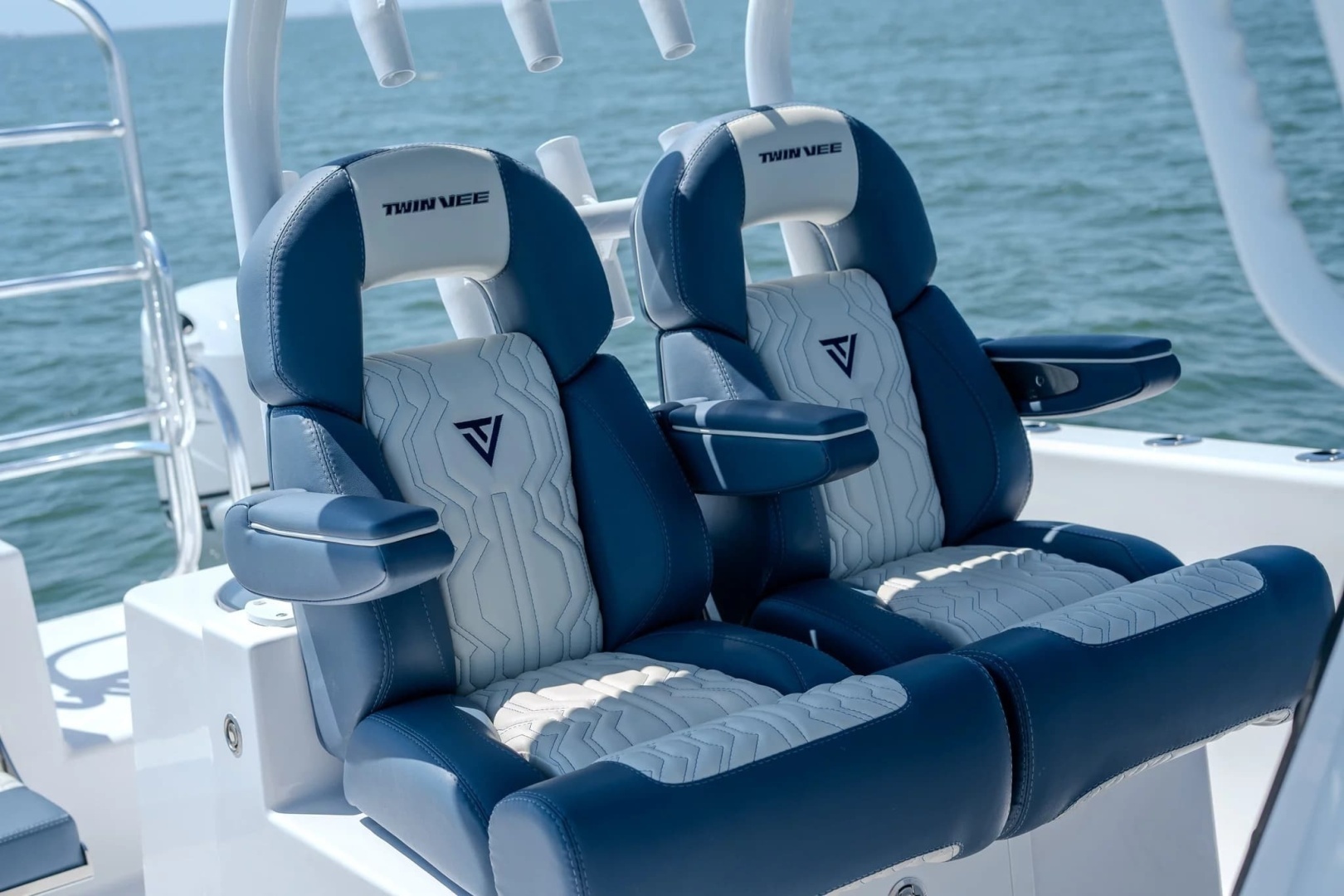 2026 Twin Vee 260 GFX2 CC - Image 8