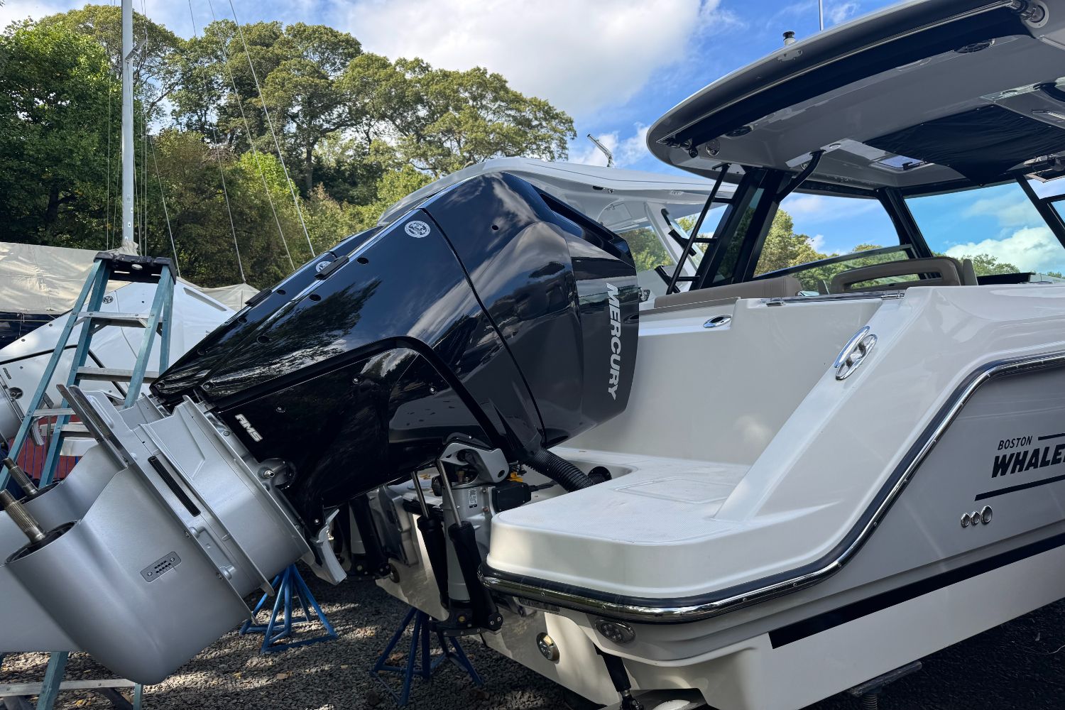 2026 Boston Whaler 330 Vantage - 3