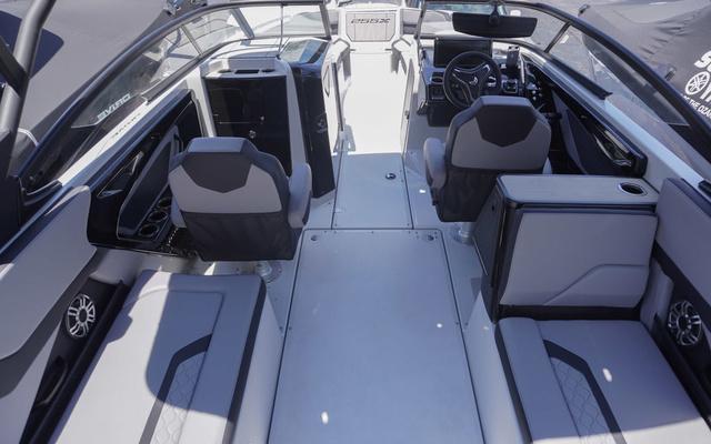2025 Yamaha Boats 255XD - 11