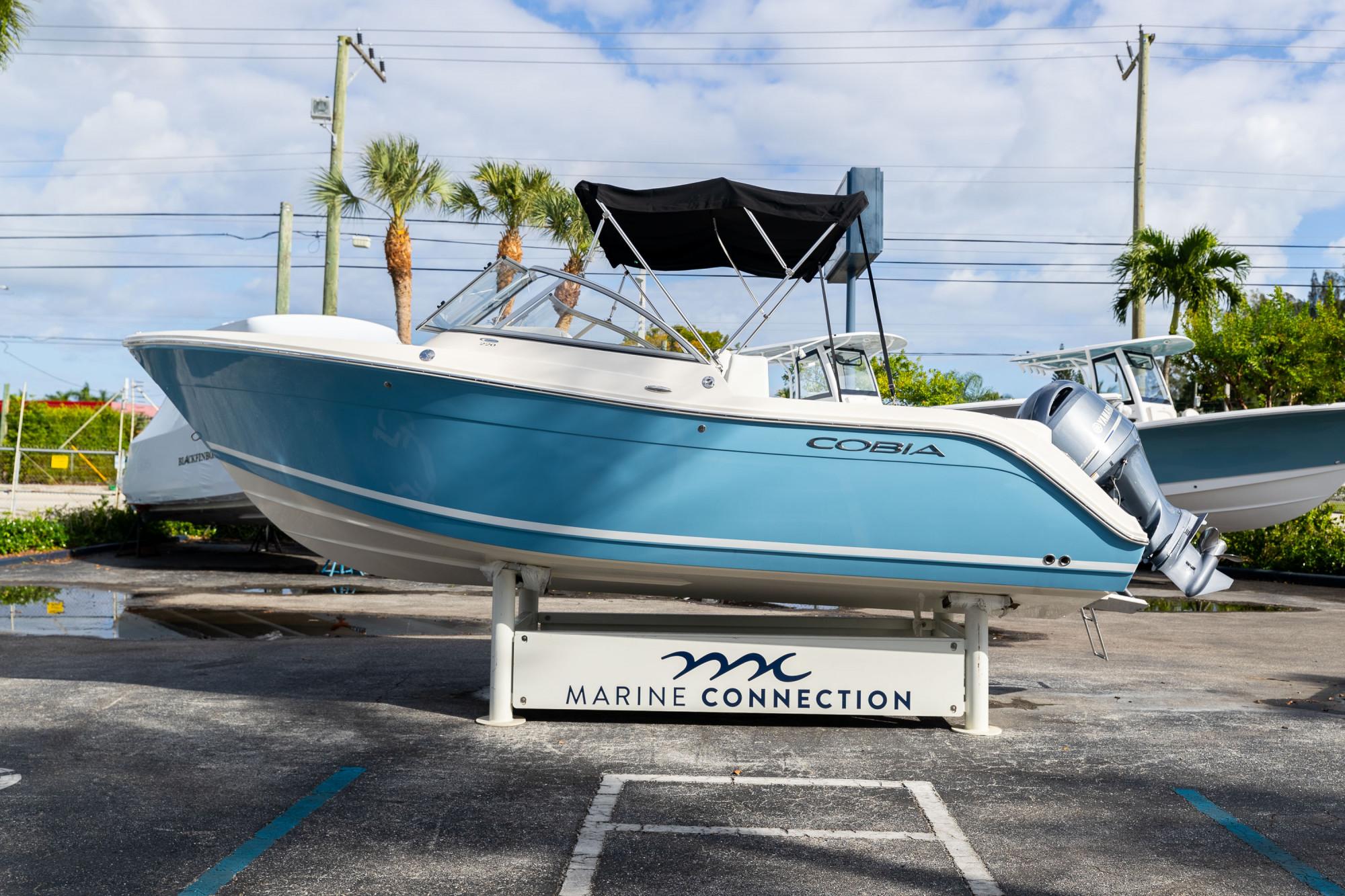 2024 Cobia 220 Dual Console - 8