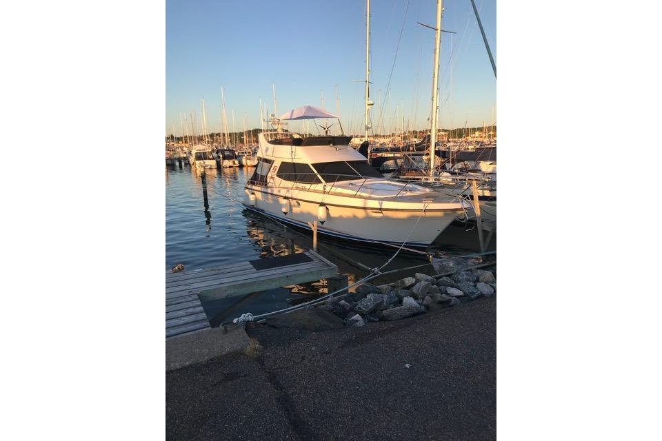 1998 Storebro 430 Royal Cruiser docked at a marina during sunset.