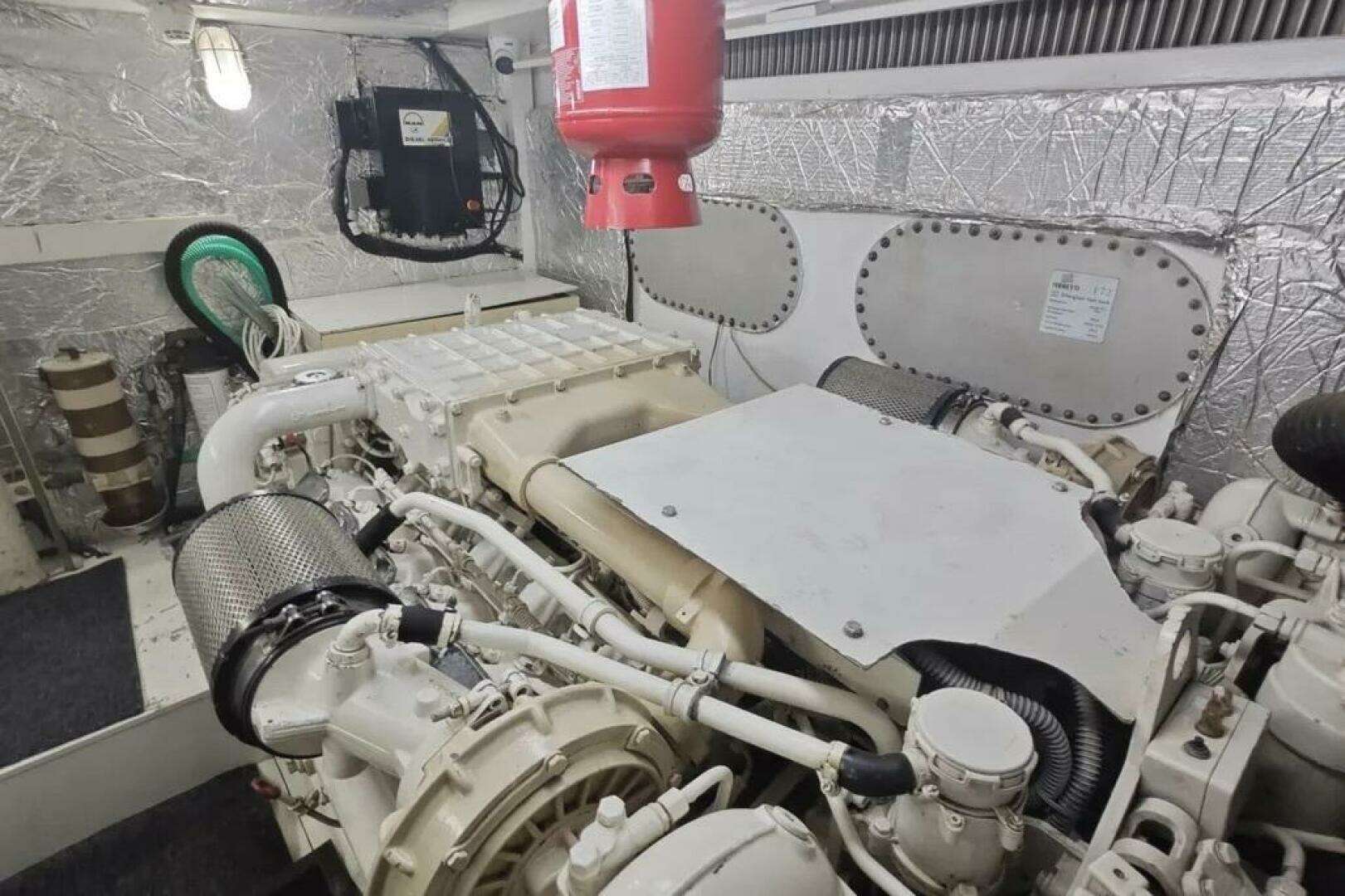 2002 Ferretti Yachts 720 - Image 19
