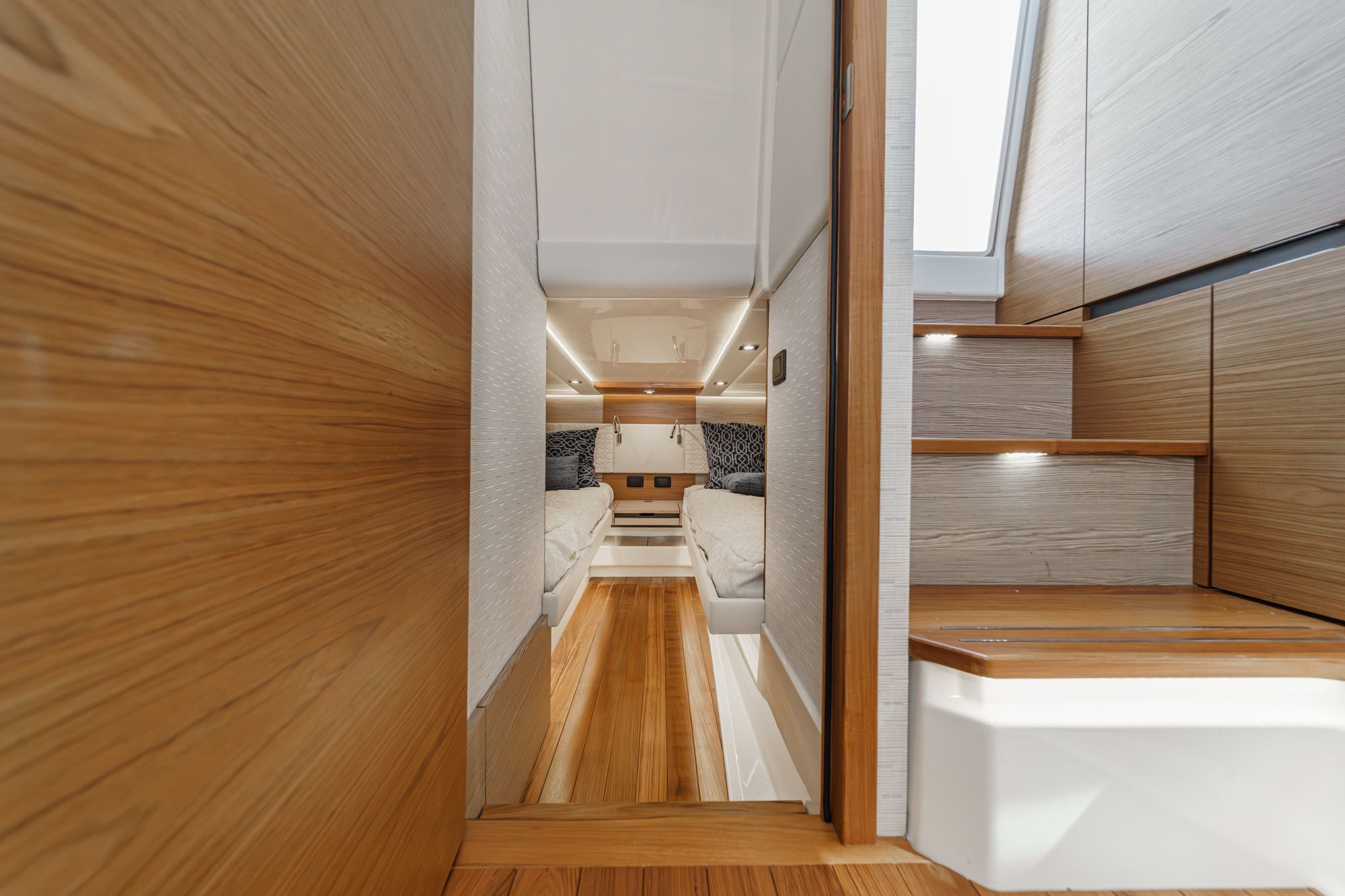 2023 Tiara Yachts 48 LS - 53