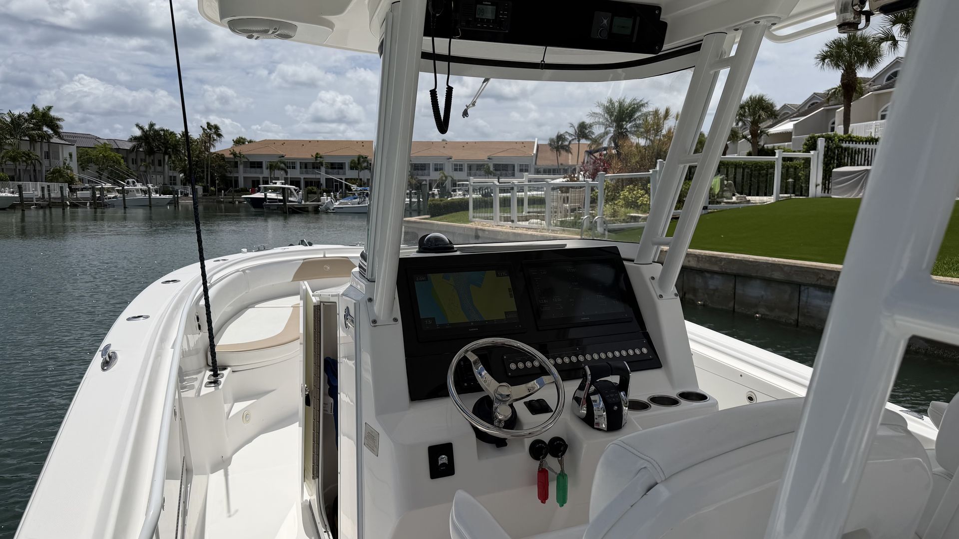 2017 Edgewater 320 CC - 15