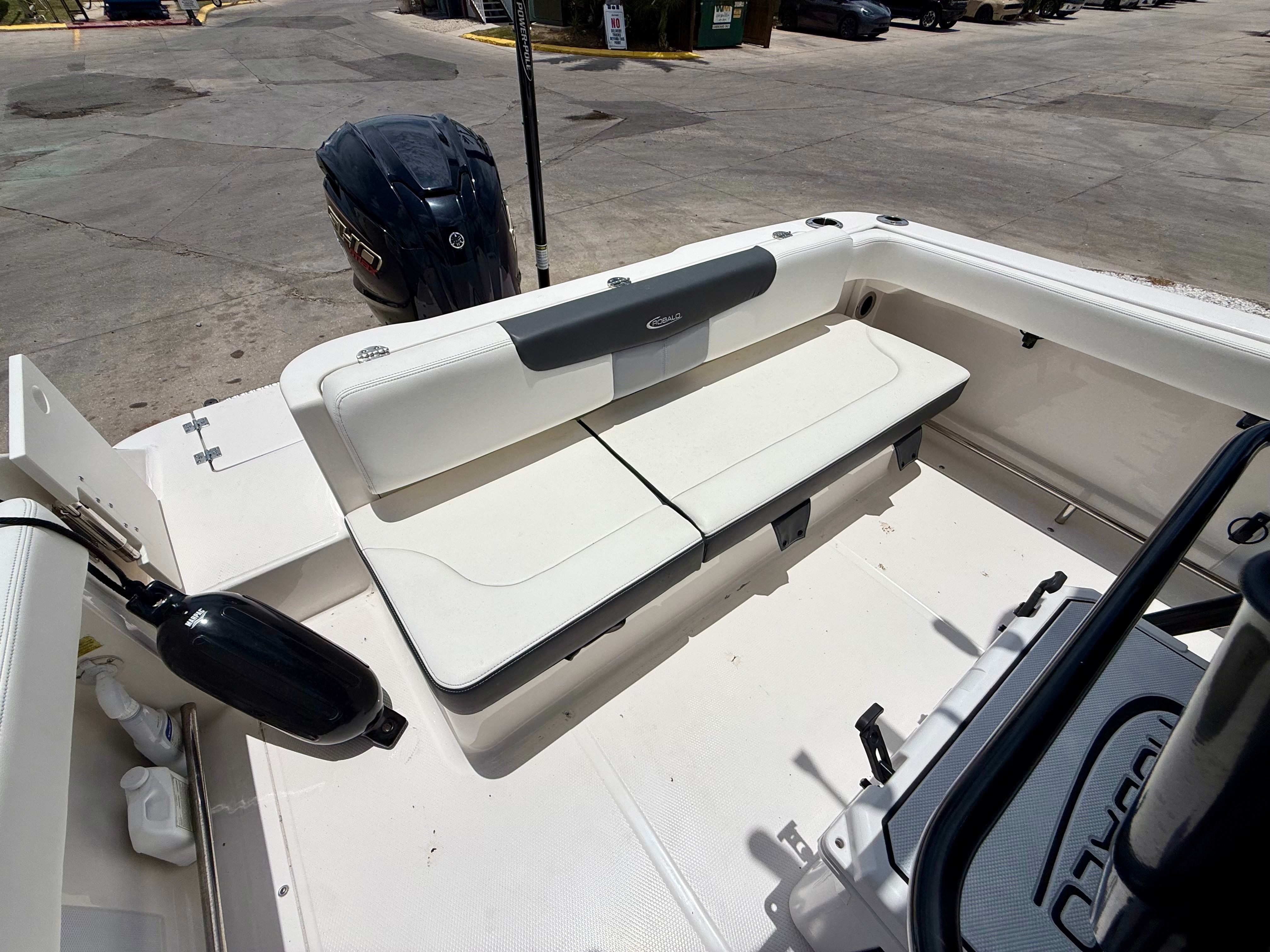 2024 Robalo R222 Explorer - 6
