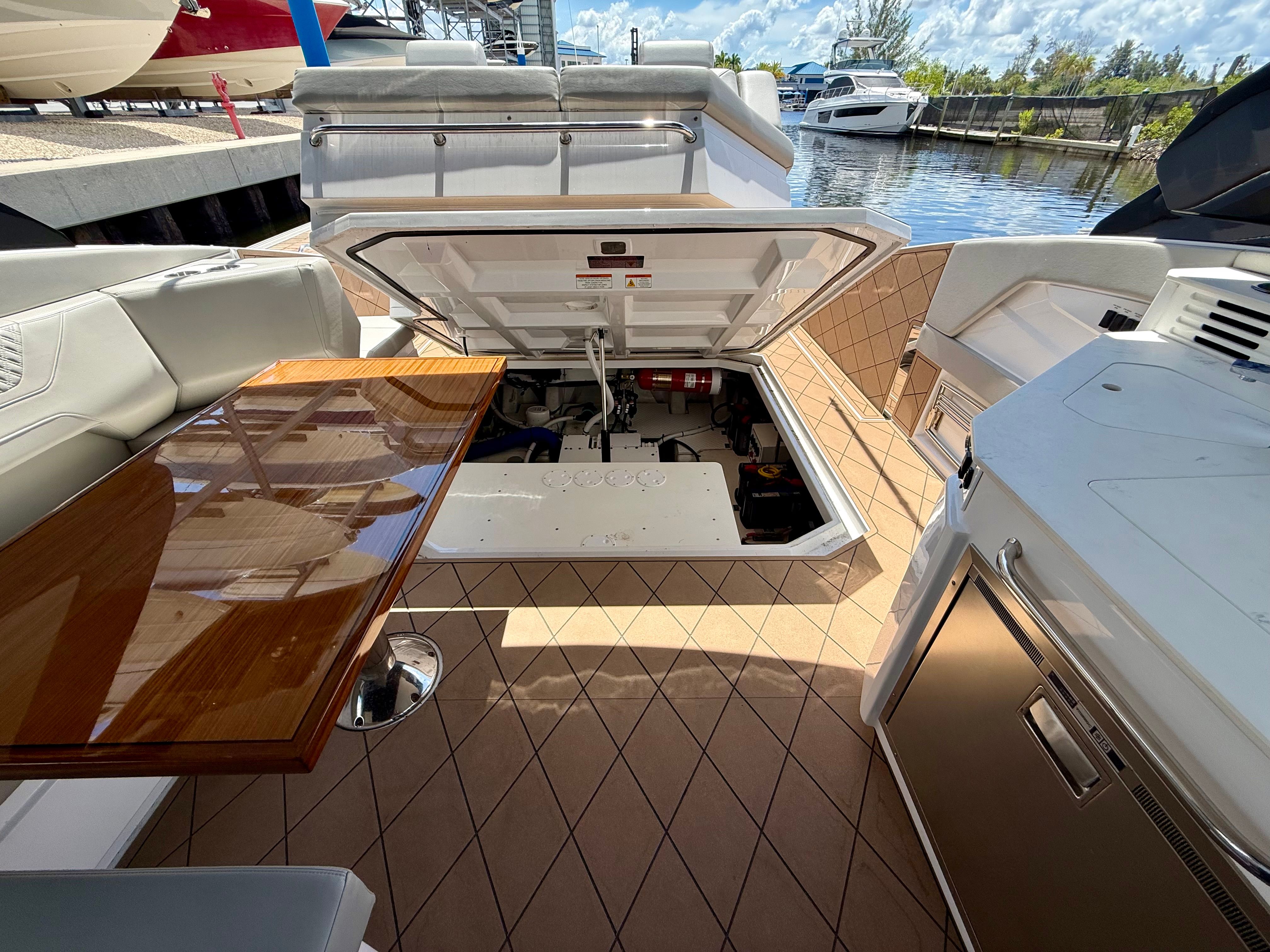 2024 Cruisers Yachts 42 GLS OB - 20