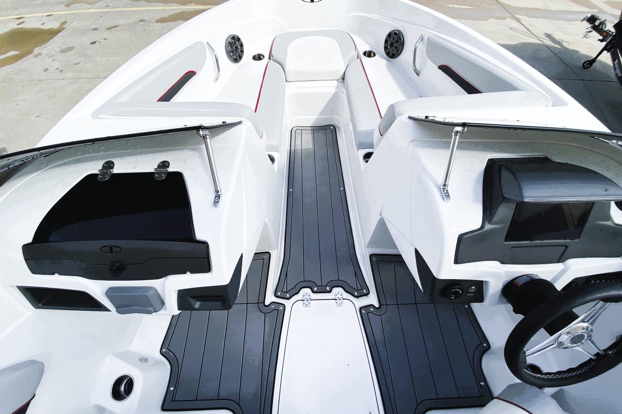 2023 Tahoe 210 Si Limited boat interior with sleek design and modern features.