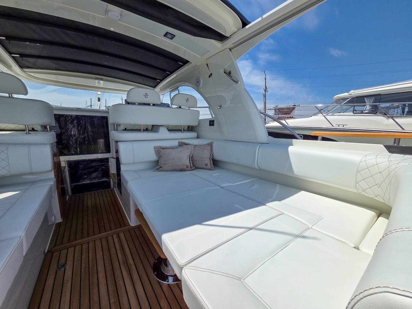 2026 Marex 310 Sun Cruiser - Image 12