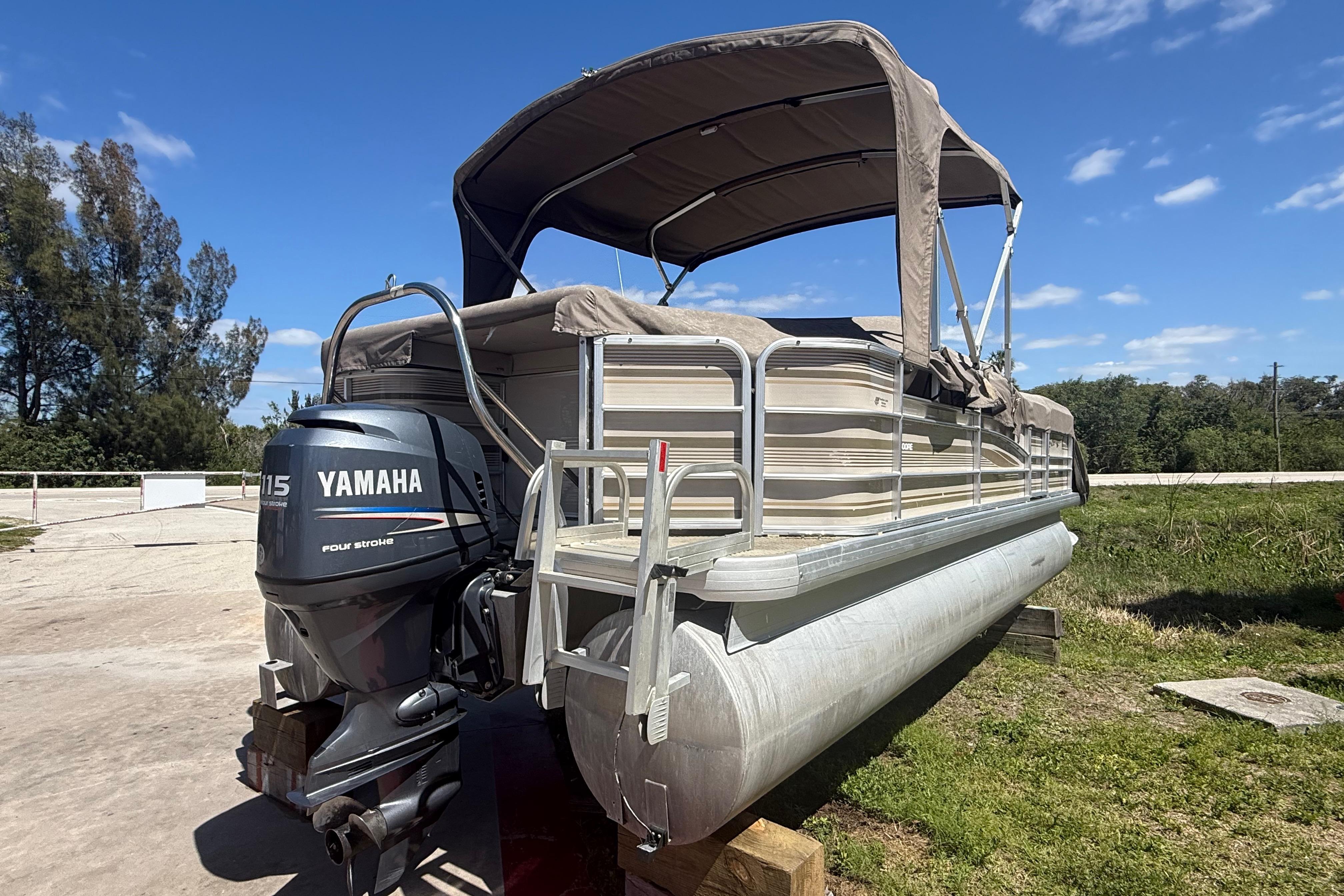 2003 Godfrey 2200 RE