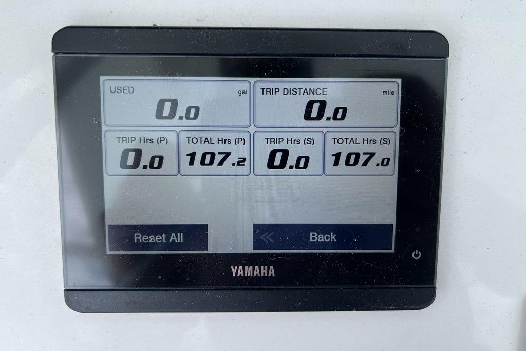 Yamaha display showing trip data for 2021 Sea Hunt Gamefish 25 boat.