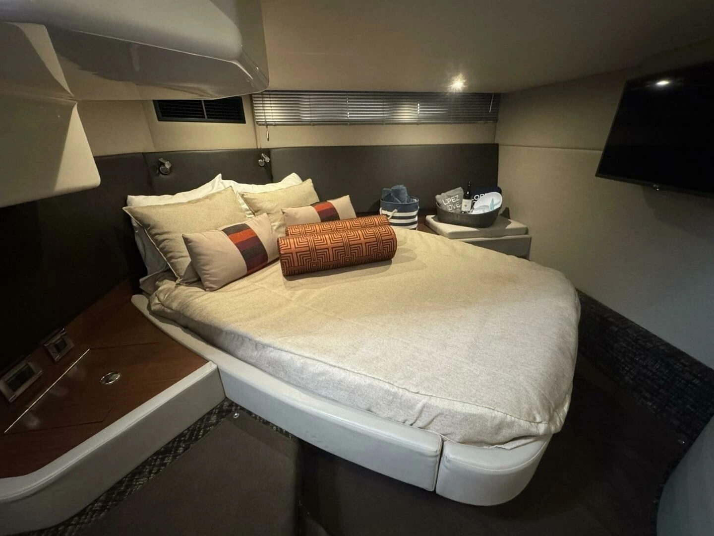 2016 Sea Ray 470 Sundancer - Image 4