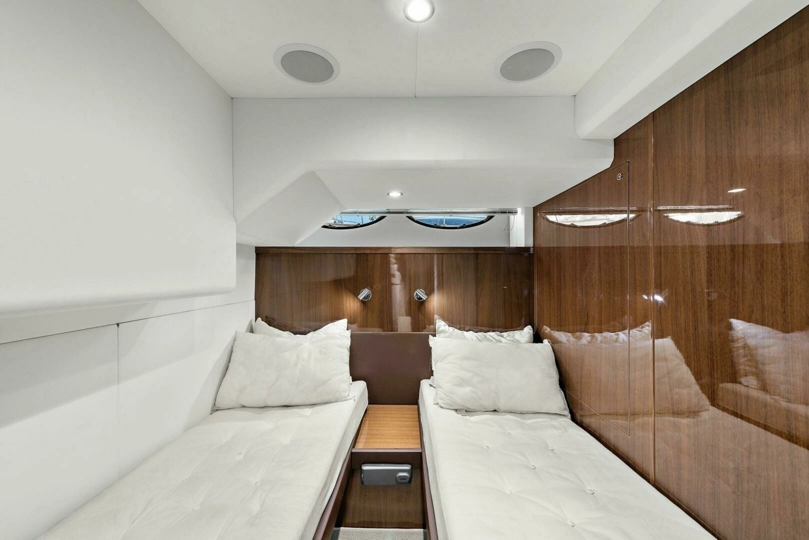 2015 Princess 72 Motoryacht - Image 34