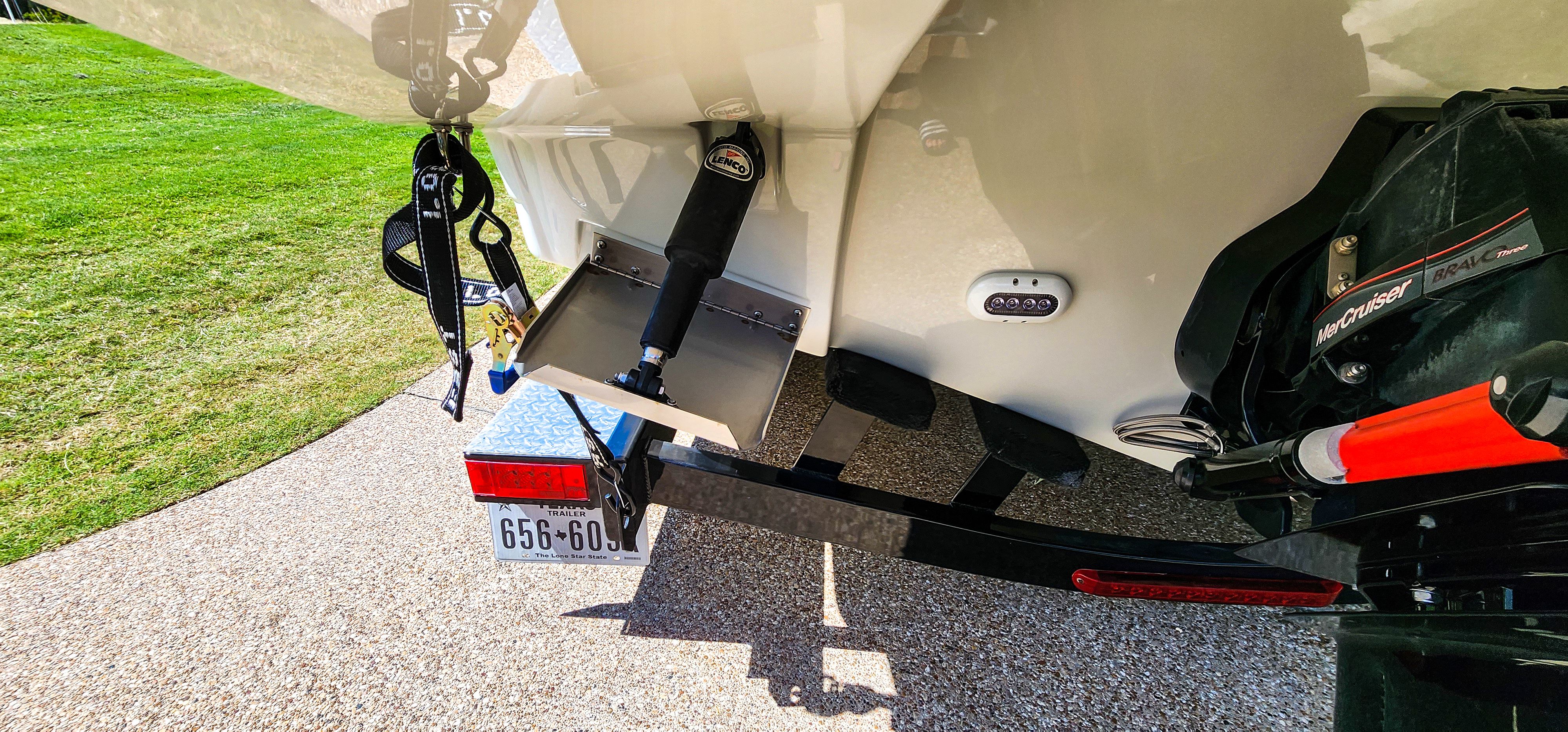 The image shows the stern of a 2017 Crownline 285SS boat on a trailer.