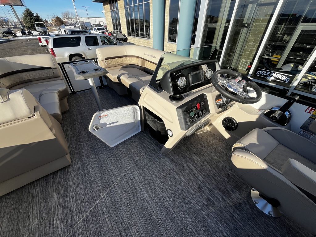 2026 Bennington 22 S STERN RADIUS - QUAD BENCH - 22