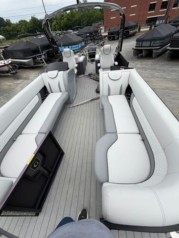 2023 Godfrey Monaco 255 RL - Mercury 400 Verado - 5