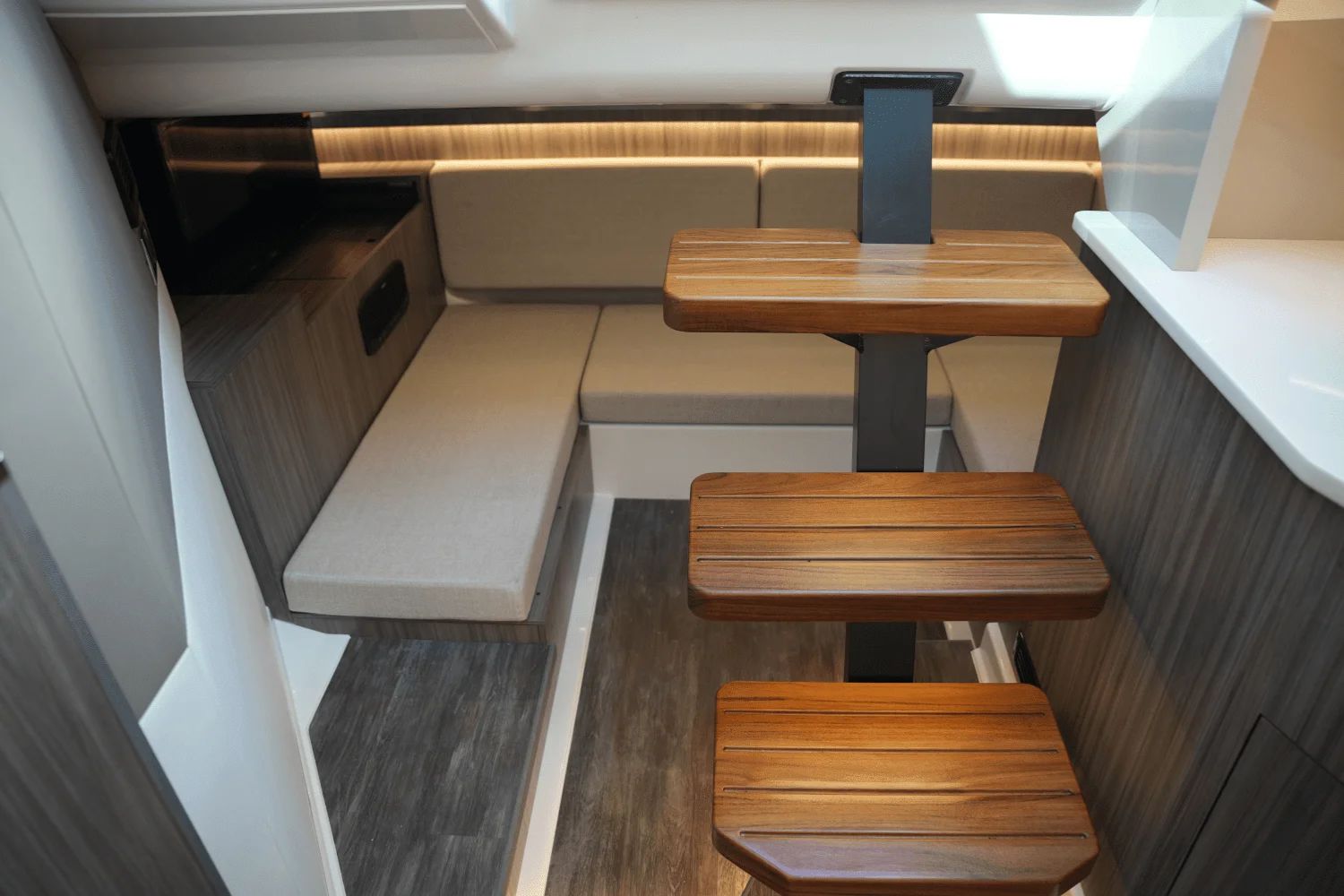 2025 Sea Ray Sundancer 370 - 39