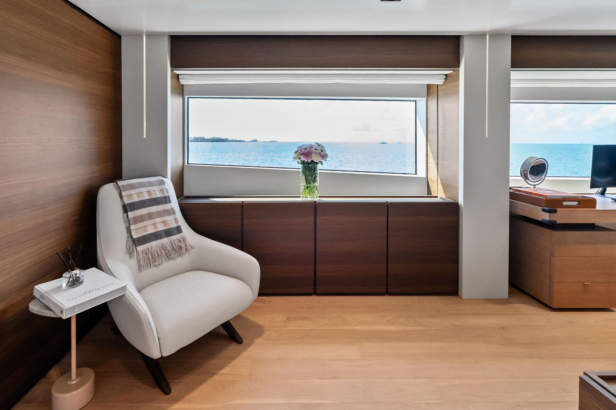 2023 Custom Line Navetta 33 - 78