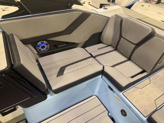 2025 Yamaha Boats 255XD - 13