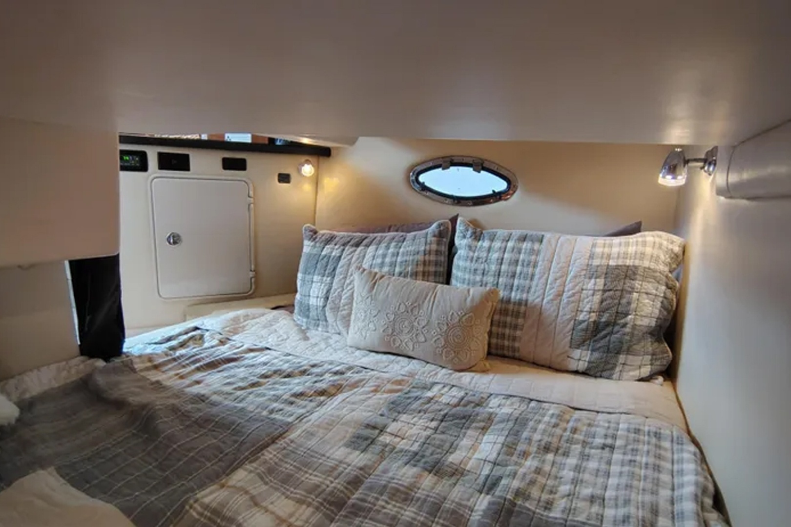 2008 Regal 2565 Window Express - Image 28