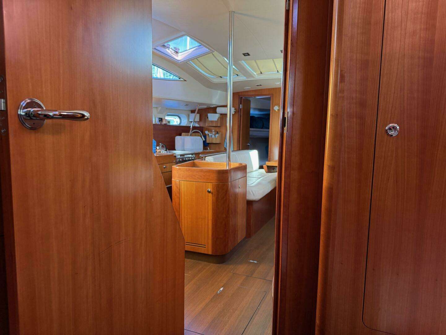 2011 Allures 45 - Image 40