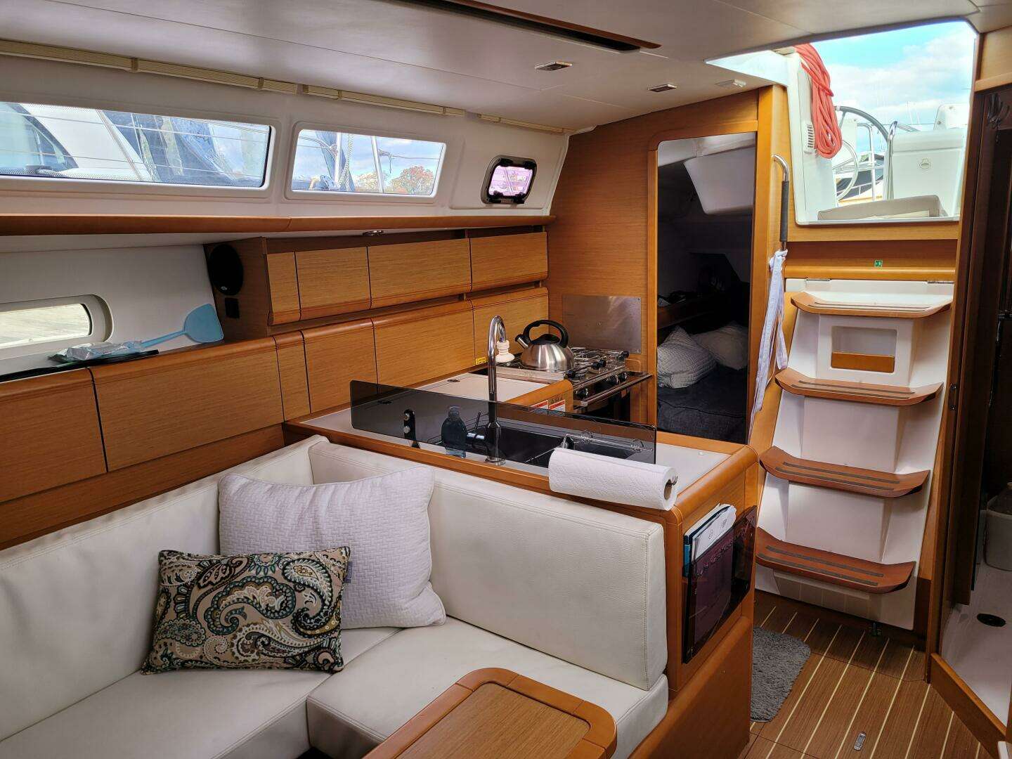 2014 Jeanneau 379 - Image 33
