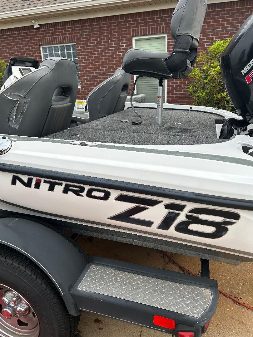 A 2020 Nitro Z18 boat with gray seats and an elevated helm chair.