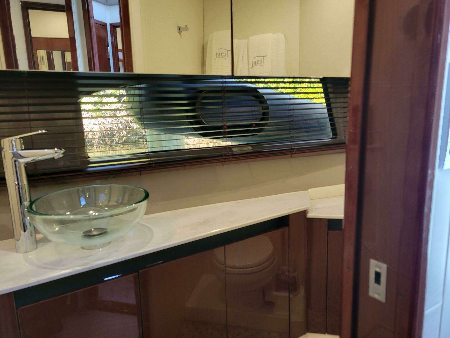2017 Sea Ray Sundancer 460 - Image 25