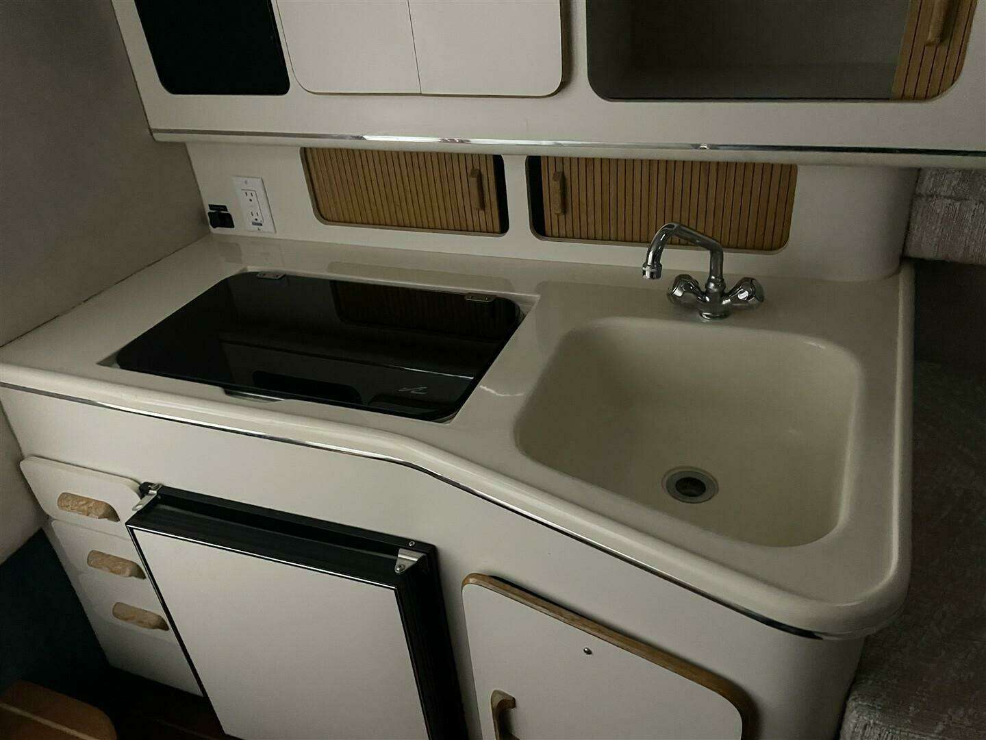 1993 Sea Ray 300 Weekender - Image 17