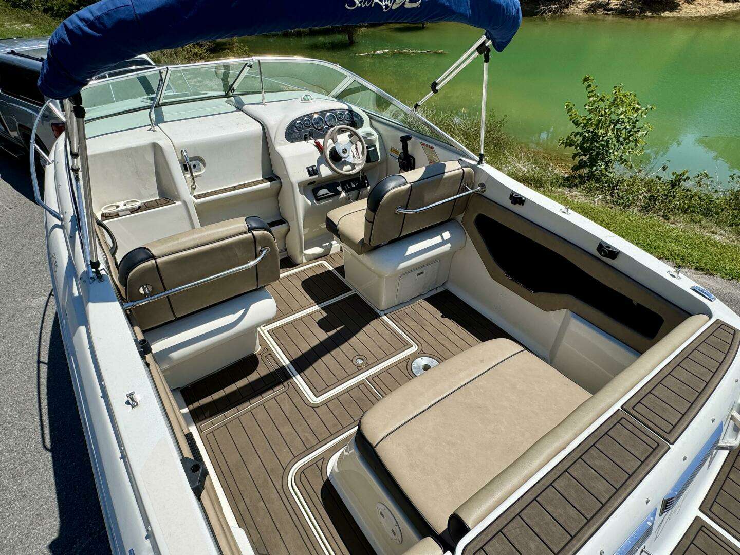 1999 Sea Ray 215 Express Cruiser - Image 25