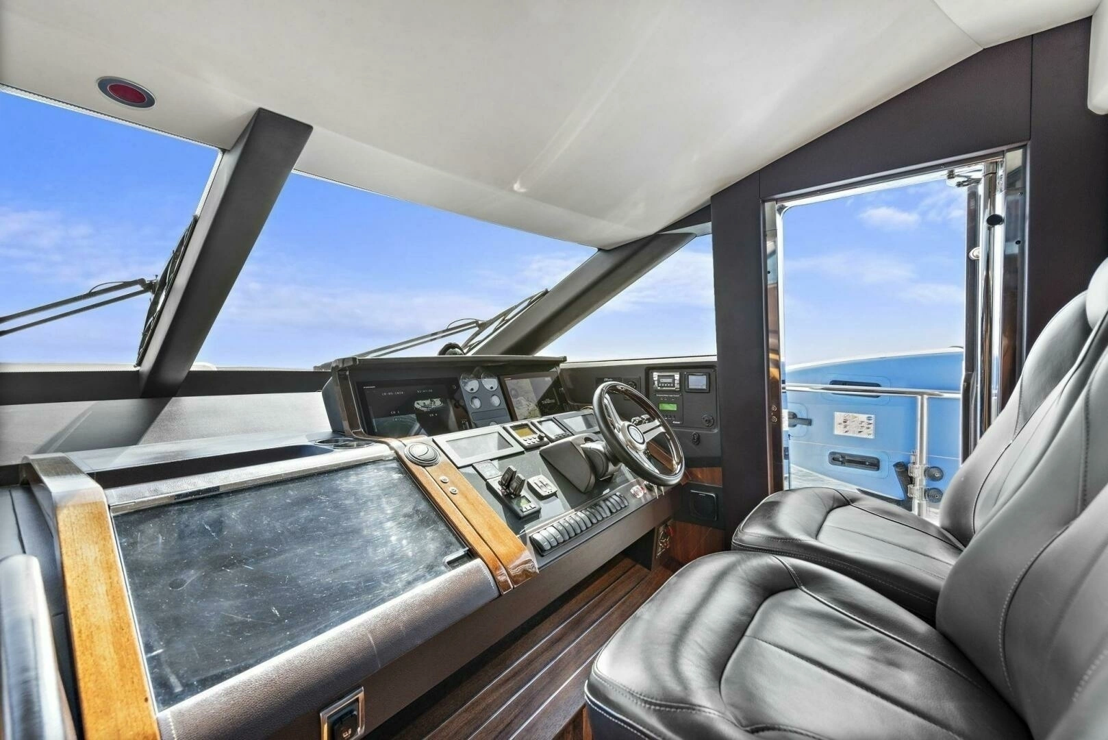 2015 Princess 72 Motoryacht - Image 5