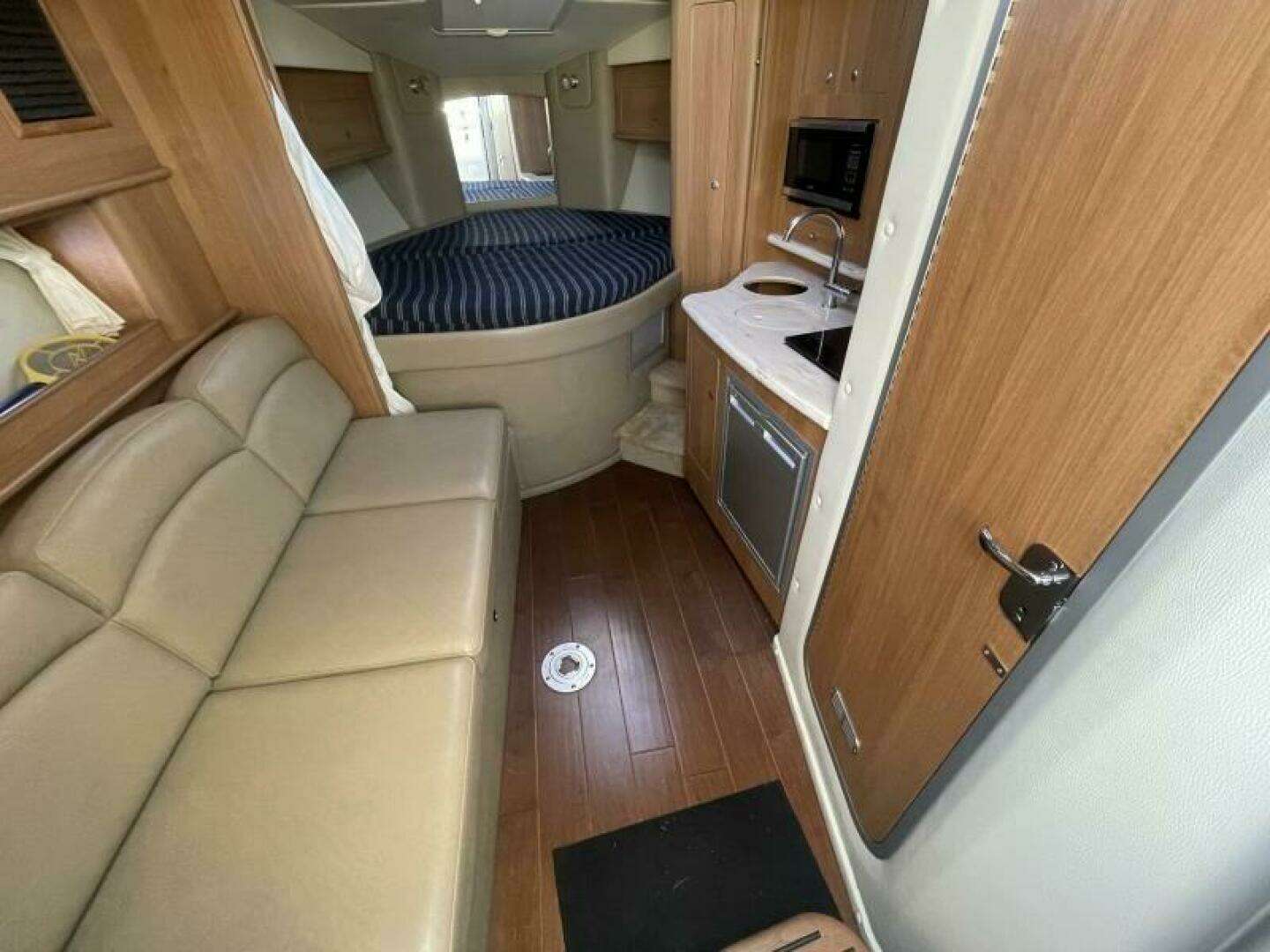 2016 Rinker 310 Express - Image 37
