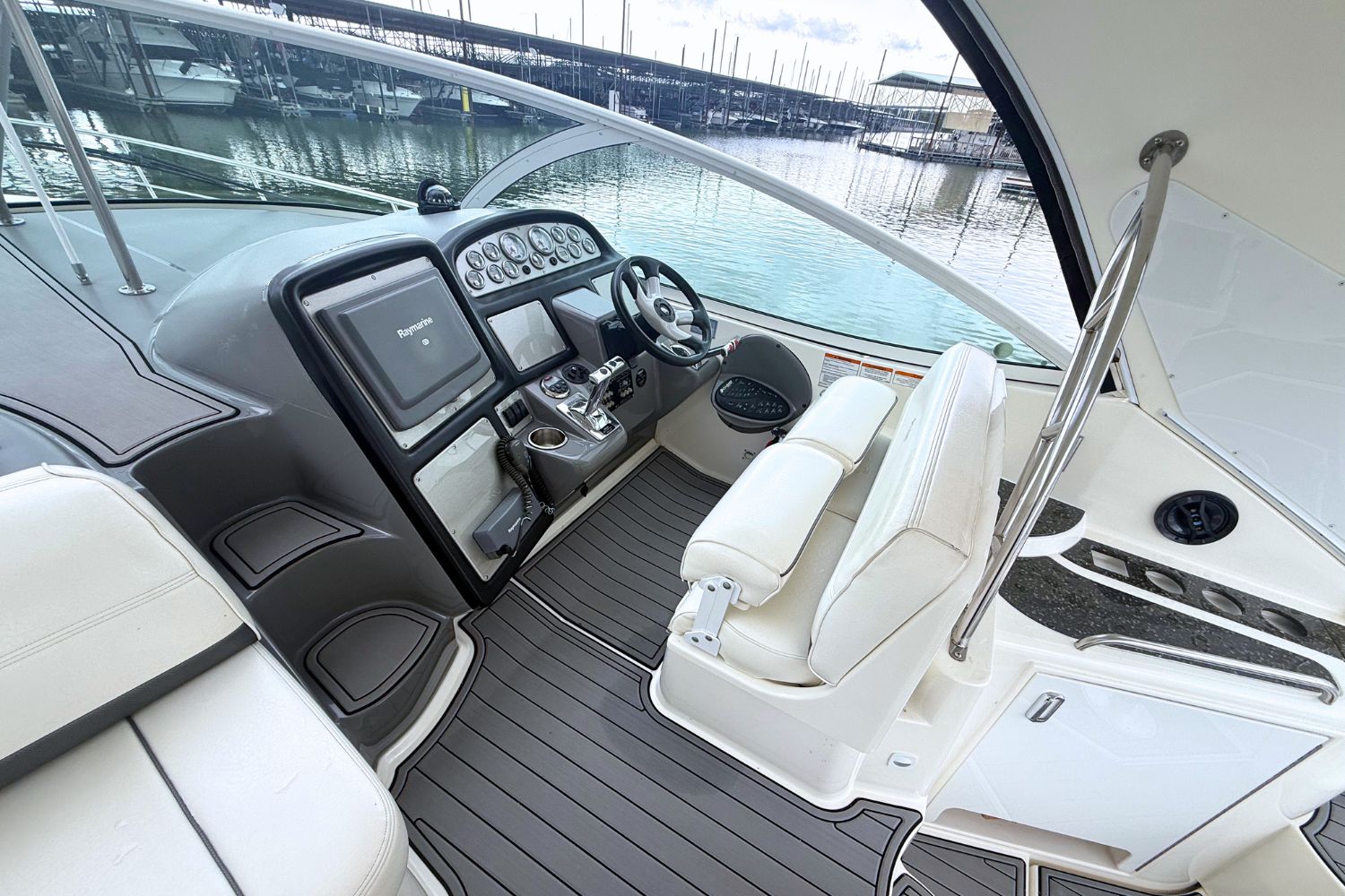 2007 Cruisers Yachts 420 Express - 12