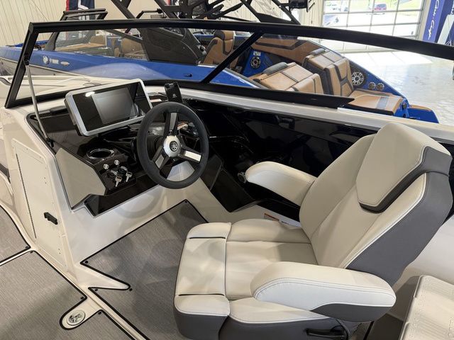 2025 Yamaha Boats AR250 - 19