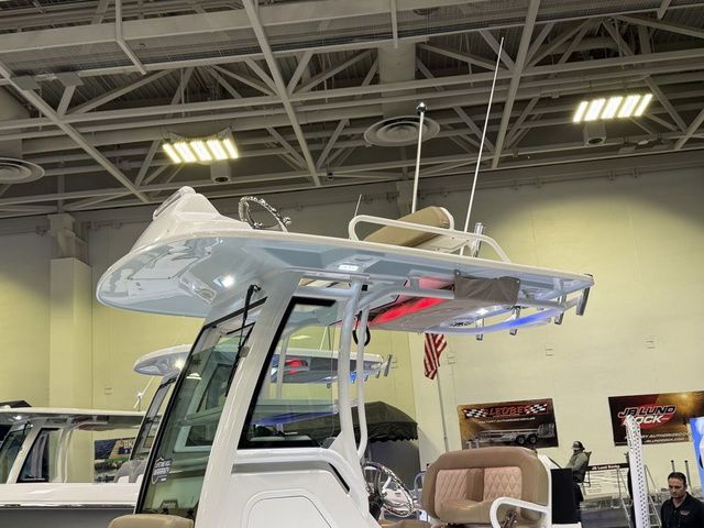 2026 Everglades 253 Center Console - 38