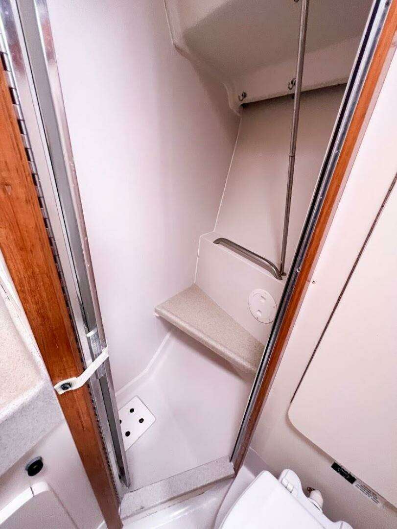 2007 Catalina 350 MK II - Image 29