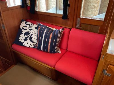SEATING TO PORT W/DOOR