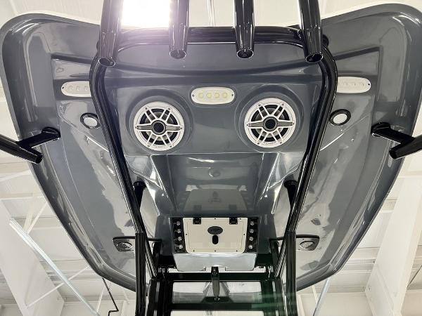 Tidewater 232 CC Adventure 2023, T-top view with speakers and lights.