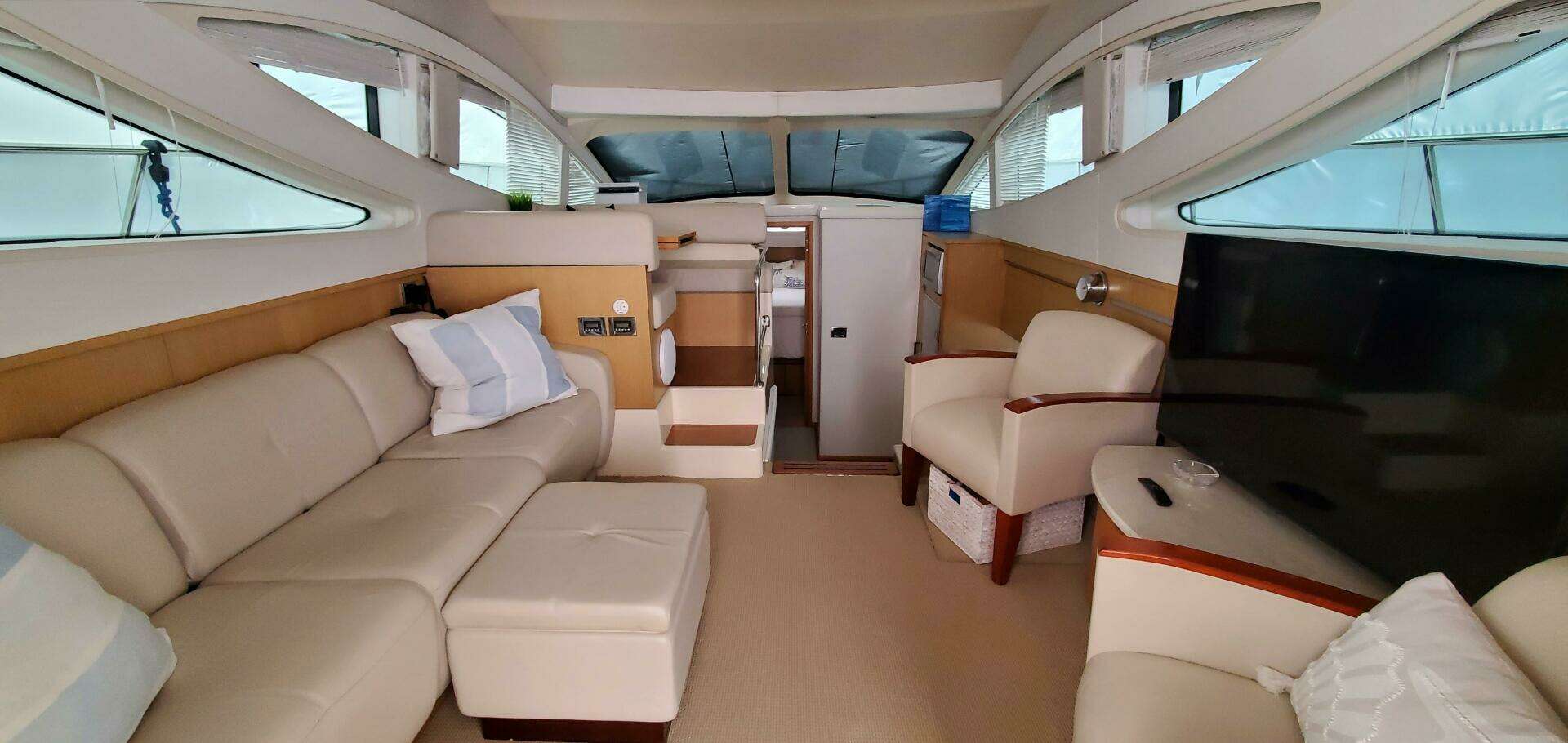 2012 Sea Ray 450 Sedan Bridge - Image 7