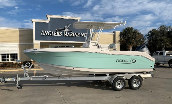2026 Robalo R202 Explorer