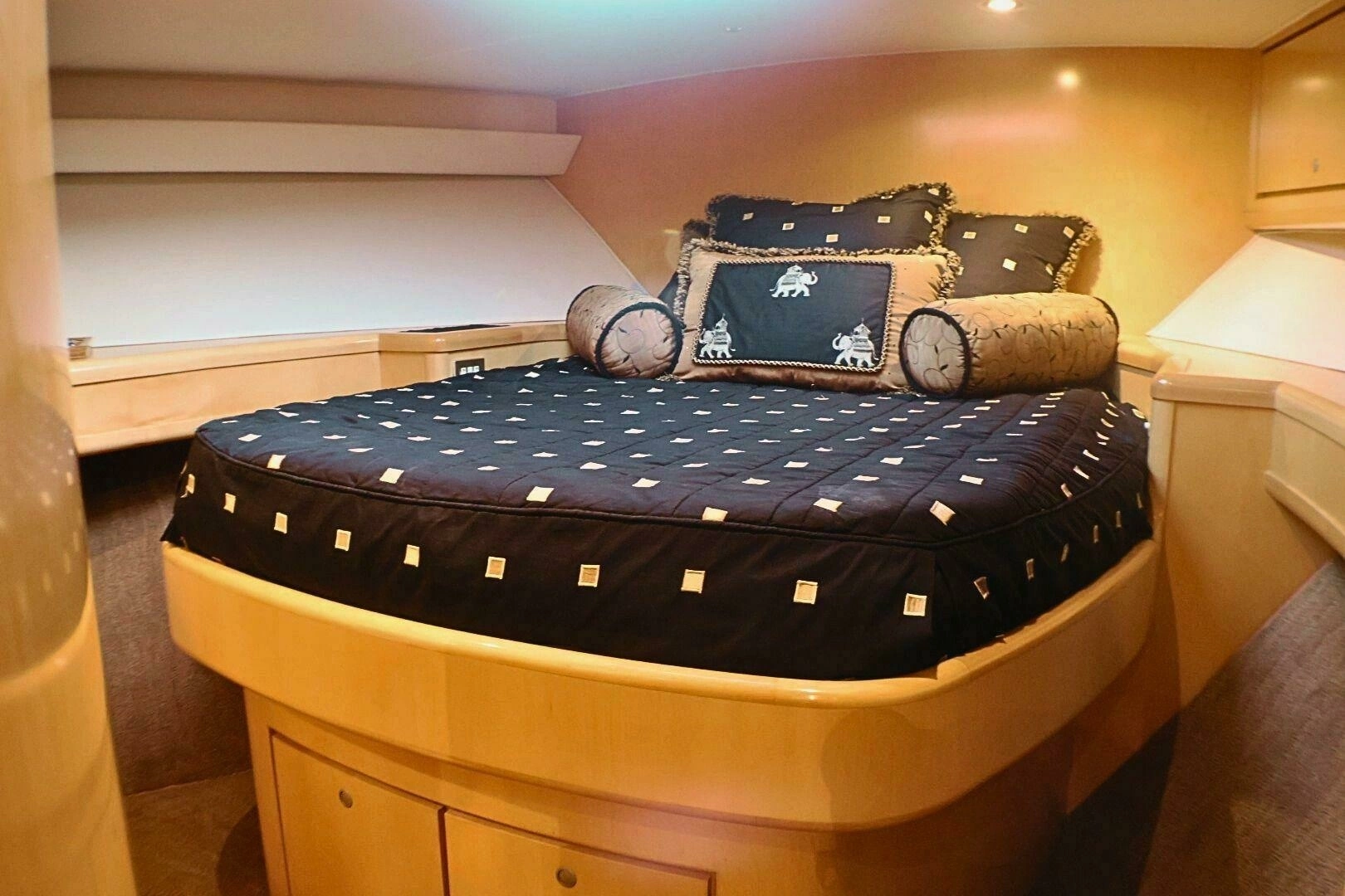2001 Donzi 73 Sport Yacht - Image 32
