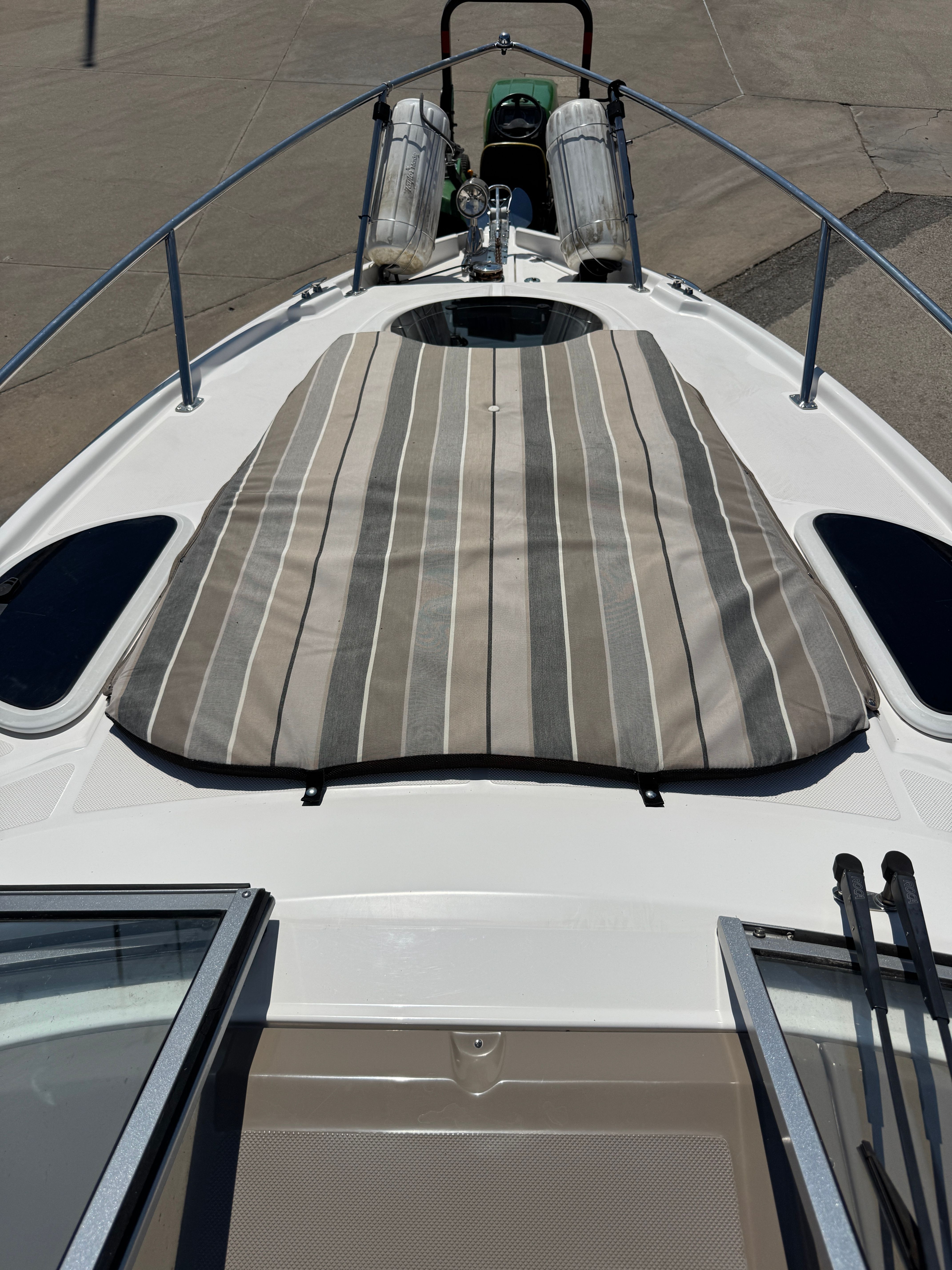 2016 REGAL 28 EXPRESS - Image 19