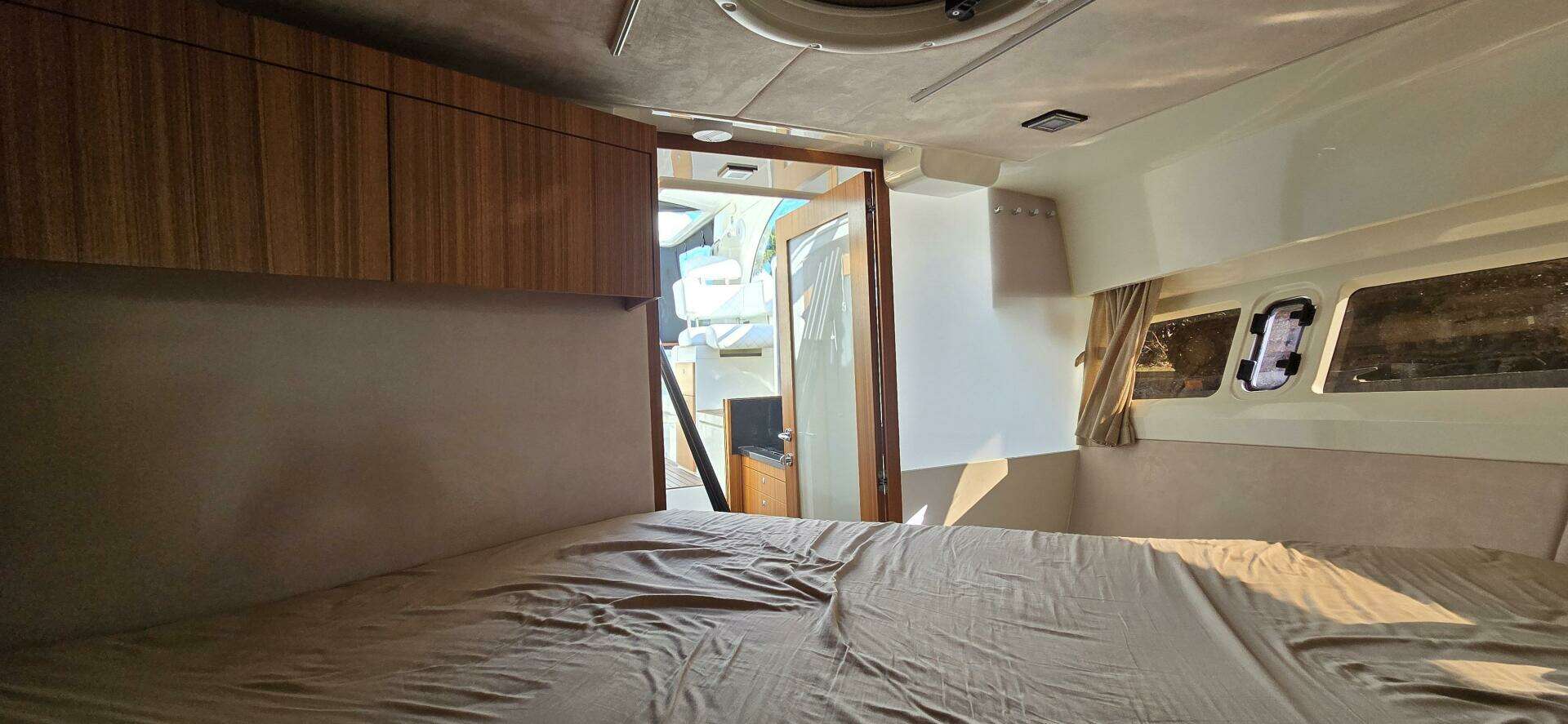 2025 Marex 310 Suncruiser - Image 18