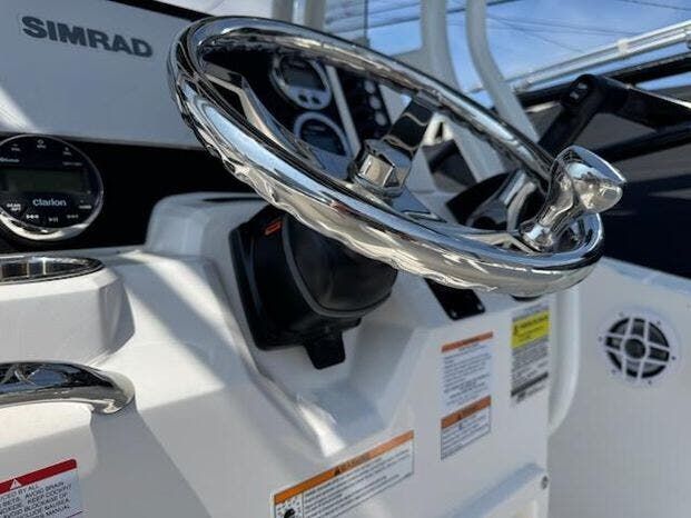 2025 Robalo Center Console R180 - 7