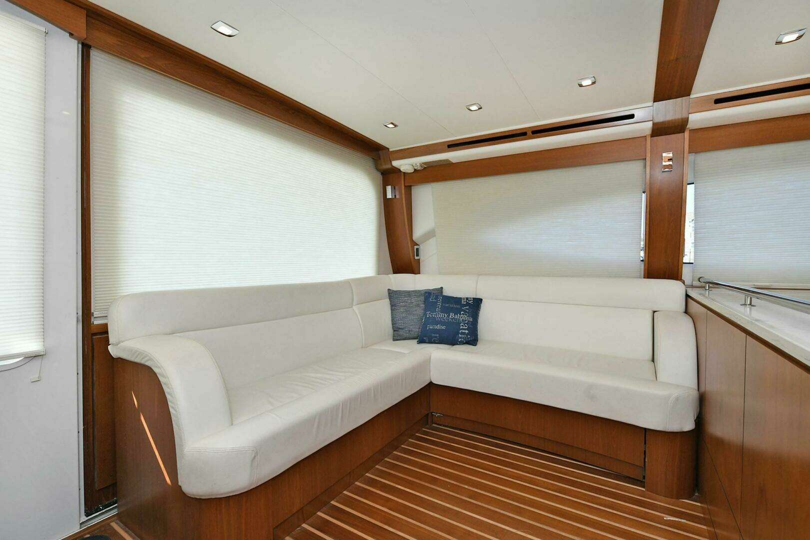 2015 Tiara Yachts 48 Convertible - Image 23