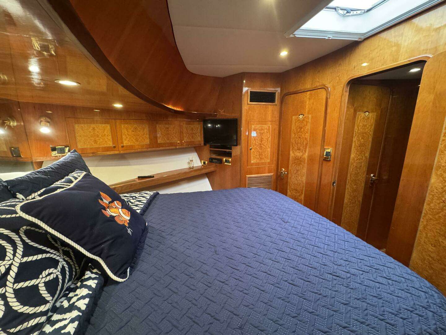 2004 Altima 55 Pilothouse - Image 35
