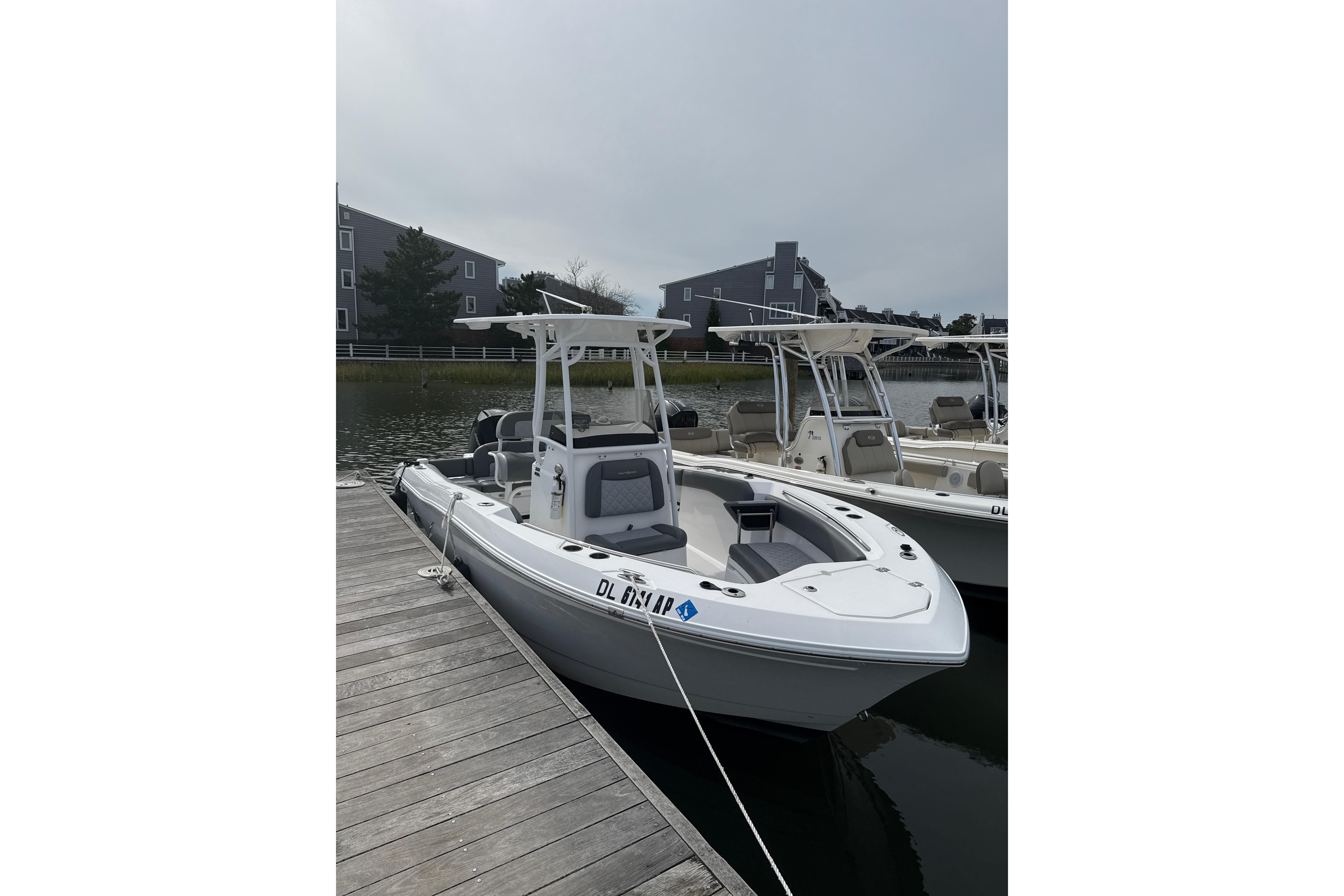 2024 NauticStar 222L Offshore
