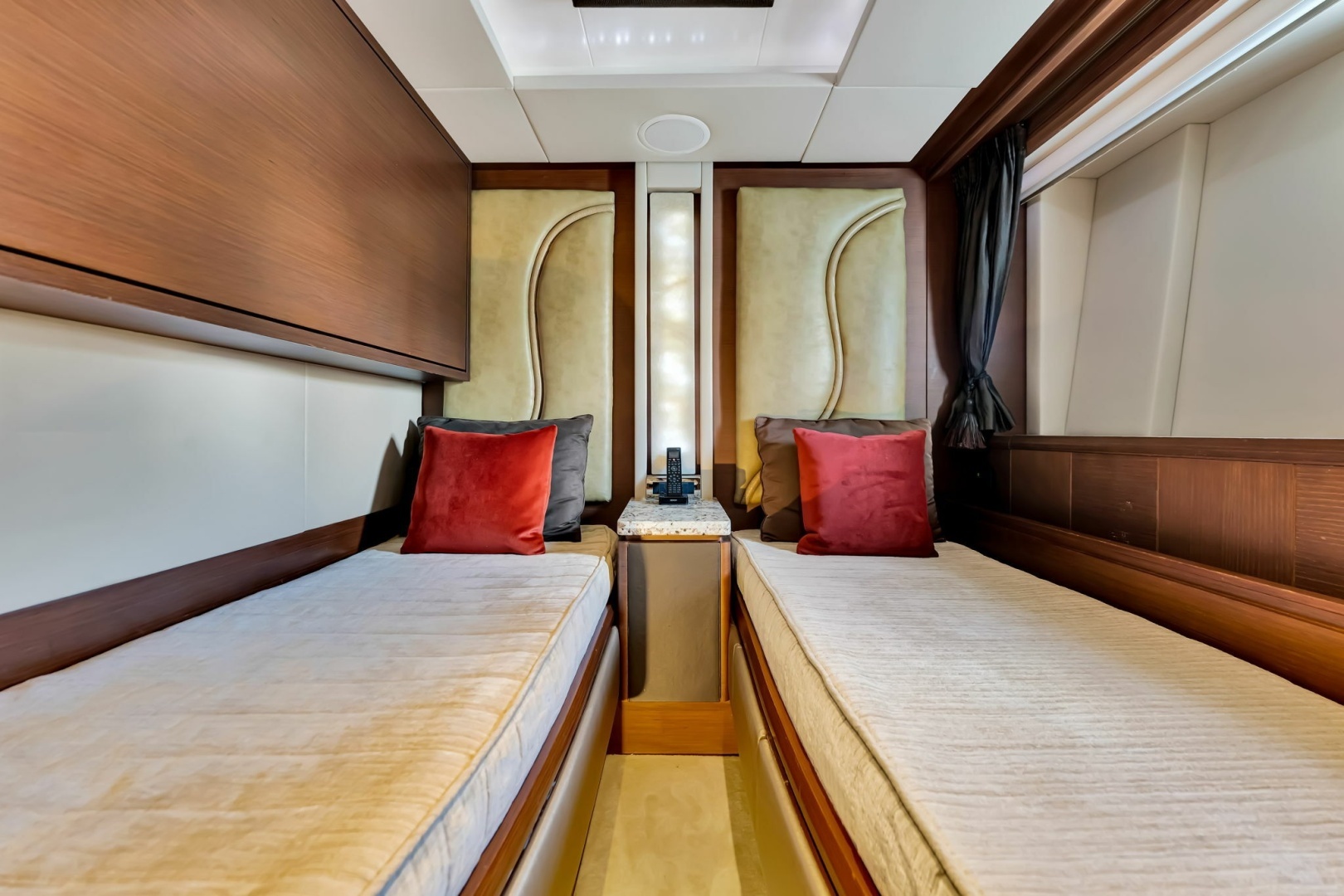 2005 Azimut 105 - Image 104