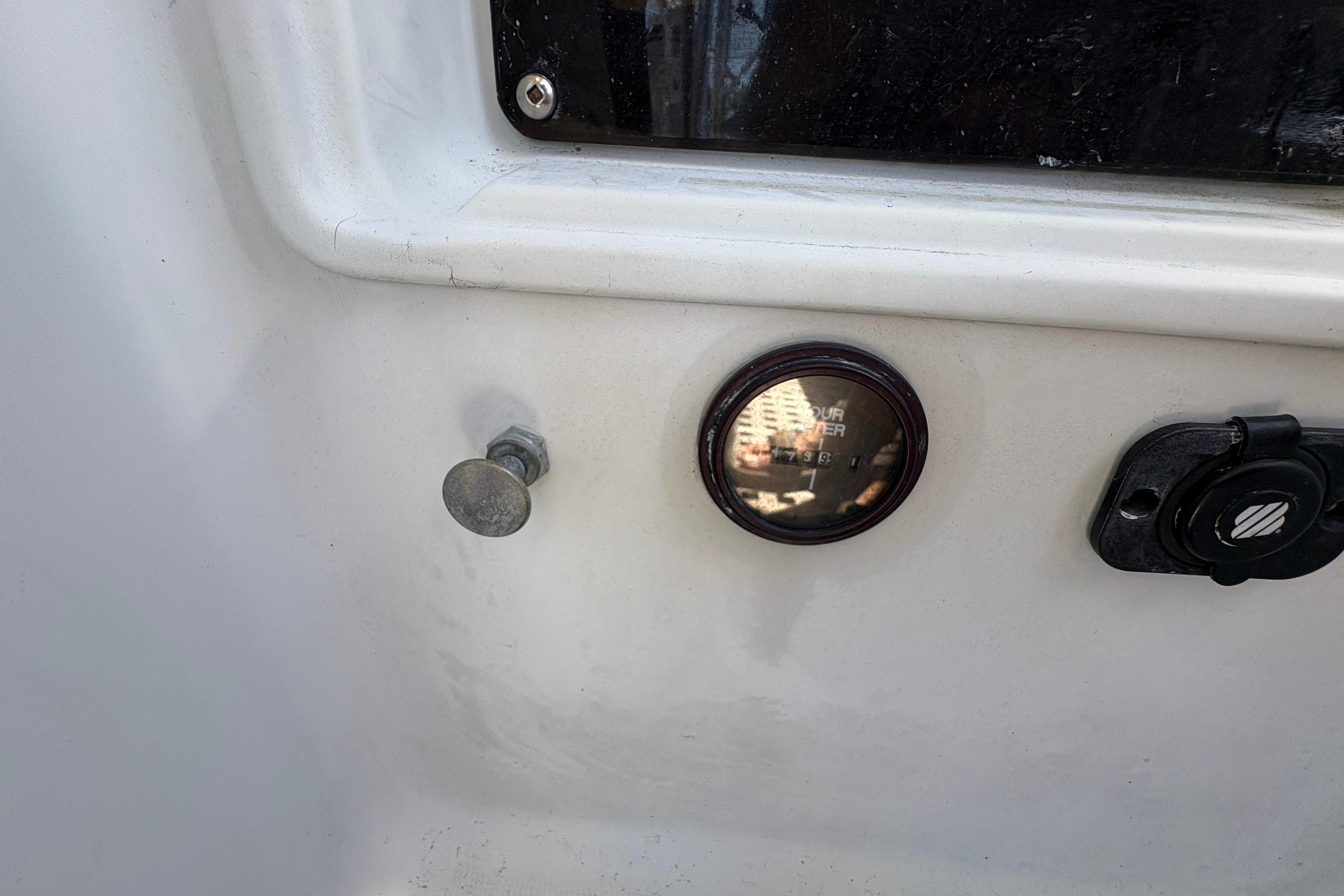 Close-up of Beneteau Oceanis 500 yacht dashboard, featuring a gauge and controls, 1990 model.